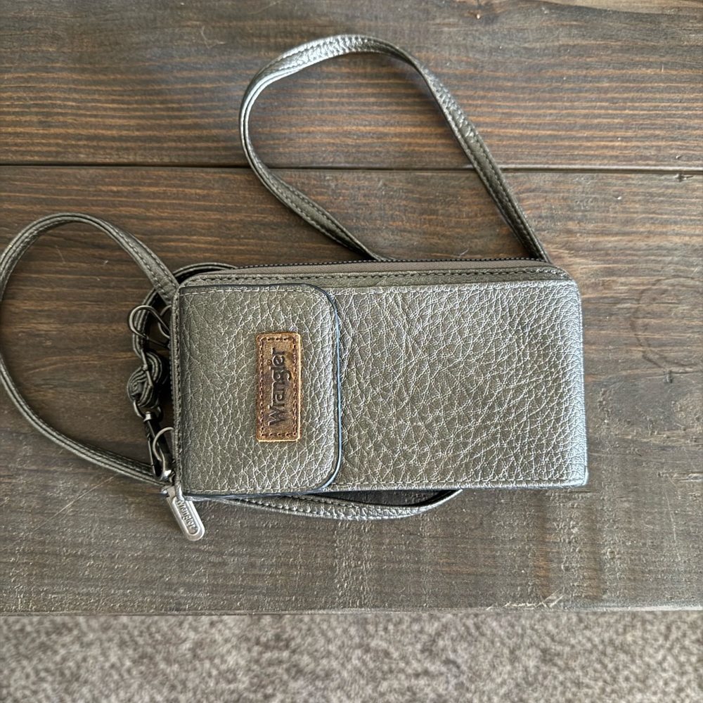 Wrangler Metallic Gray Crossbody Bag